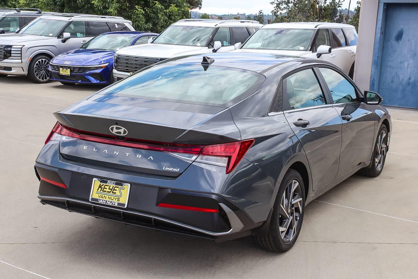 Thumbnail: 2026 Hyundai Elantra - 4