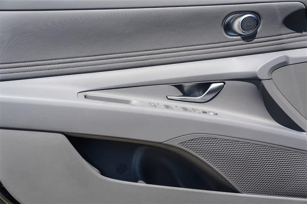 Thumbnail: 2025 Hyundai Elantra - 19