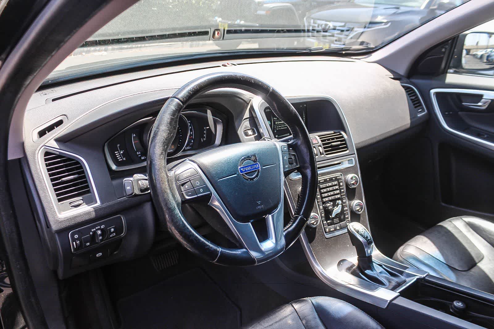 Thumbnail: 2016 Volvo XC60 - 21
