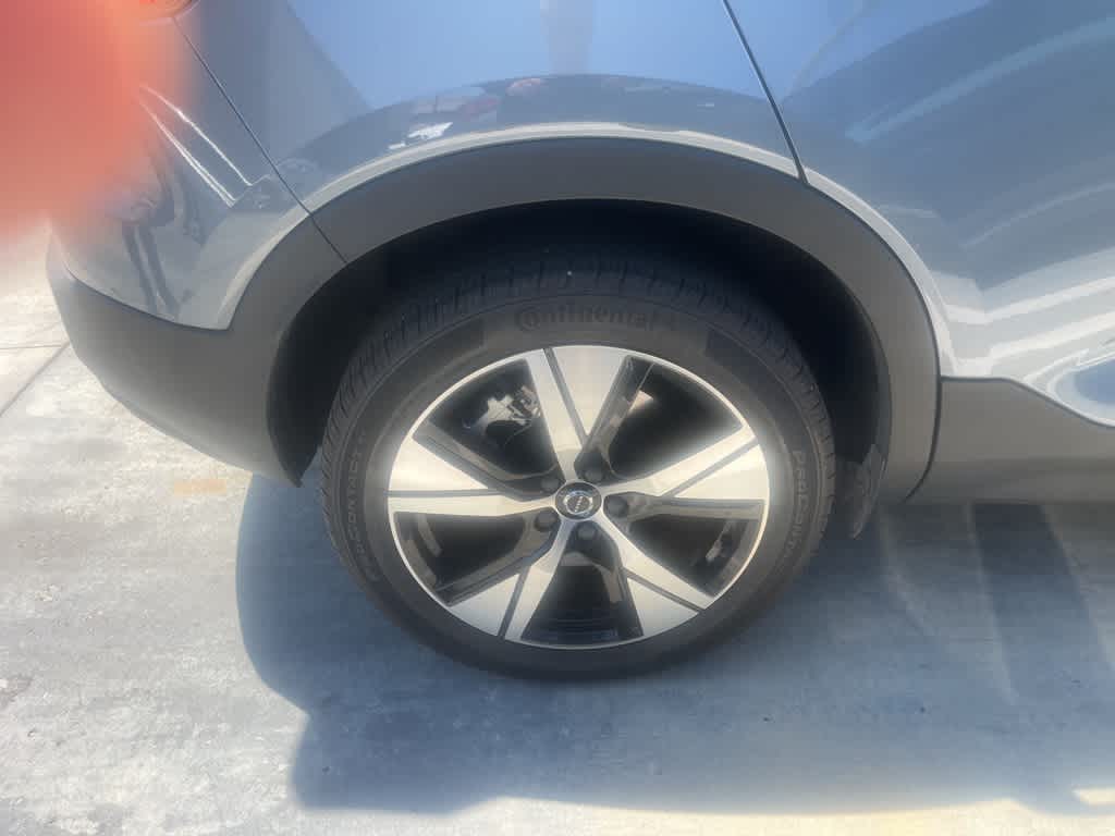 Thumbnail: 2021 Volvo XC40 - 9