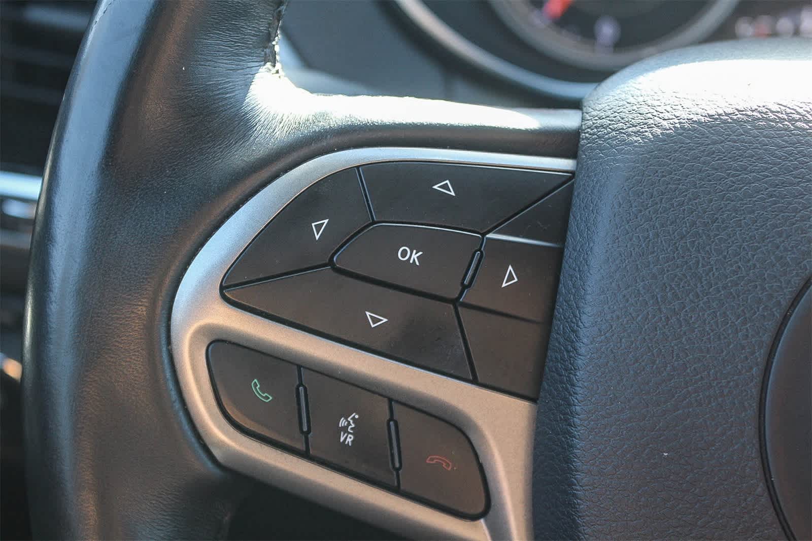 Thumbnail: 2019 Jeep Cherokee - 29