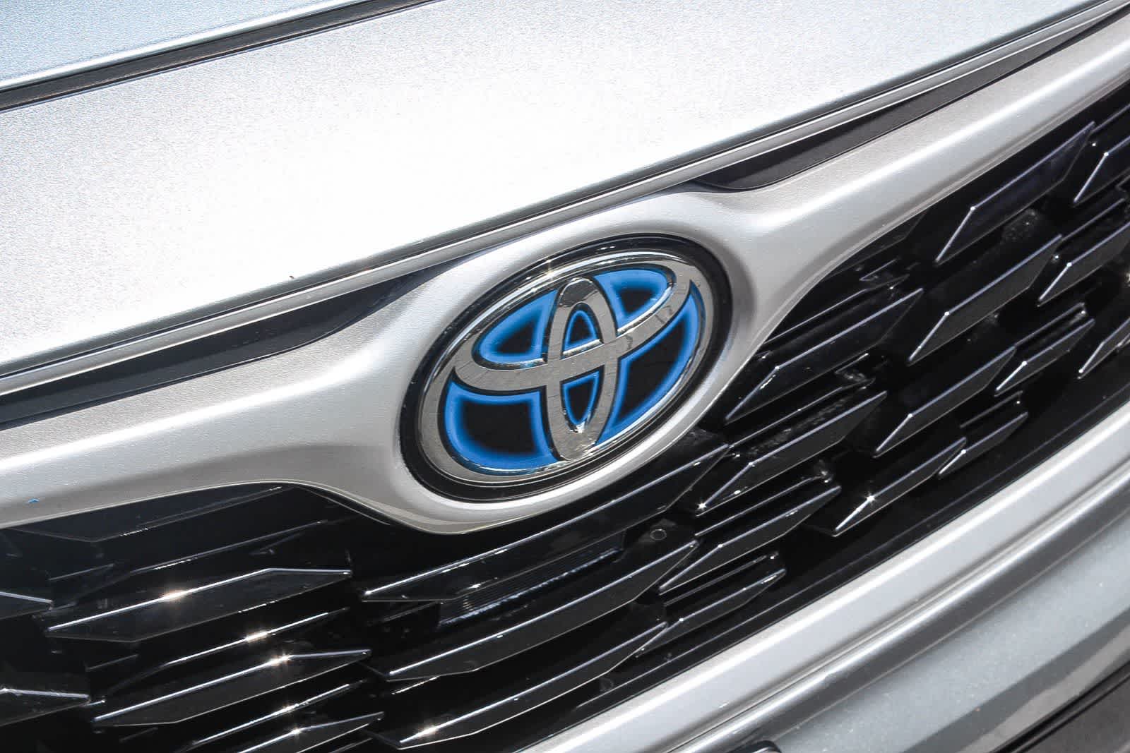 Thumbnail: 2021 Toyota Highlander - 17