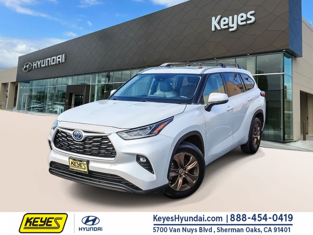 Used 2022 Toyota Highlander Hybrid XLE Bronze SUV