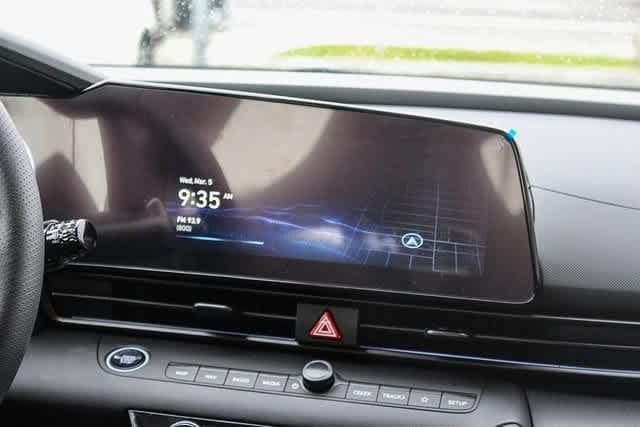 2025 Hyundai Elantra SE 16