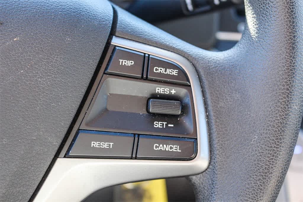 Thumbnail: 2017 Hyundai Elantra - 32