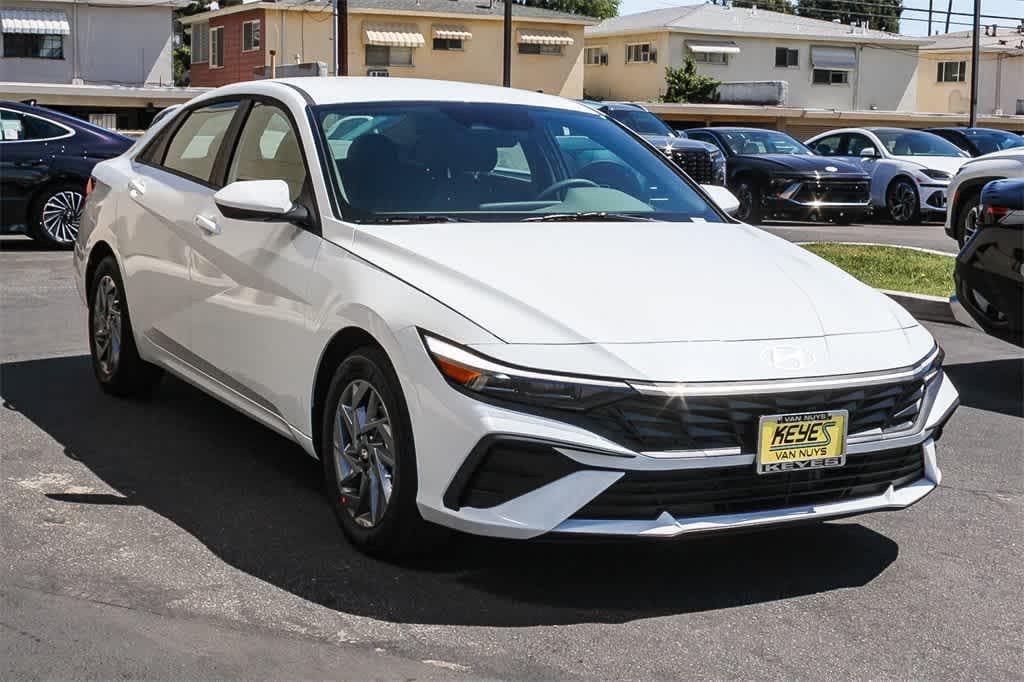 Thumbnail: 2025 Hyundai Elantra - 3