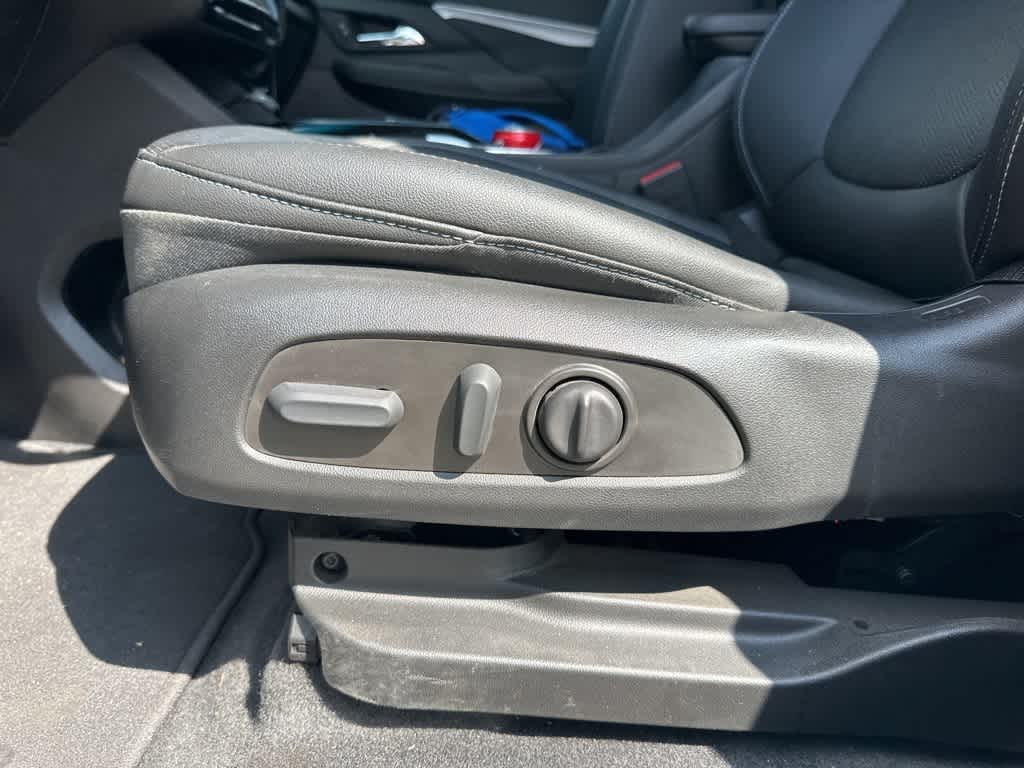 Thumbnail: 2022 Chevrolet Bolt EV - 24