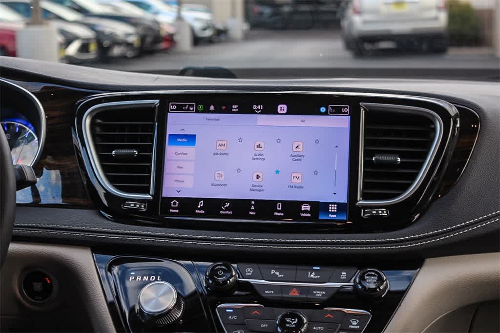 Thumbnail: 2023 Chrysler Pacifica - 14