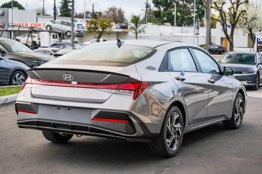 New 2025 Hyundai Elantra SEL Sport Sedan
