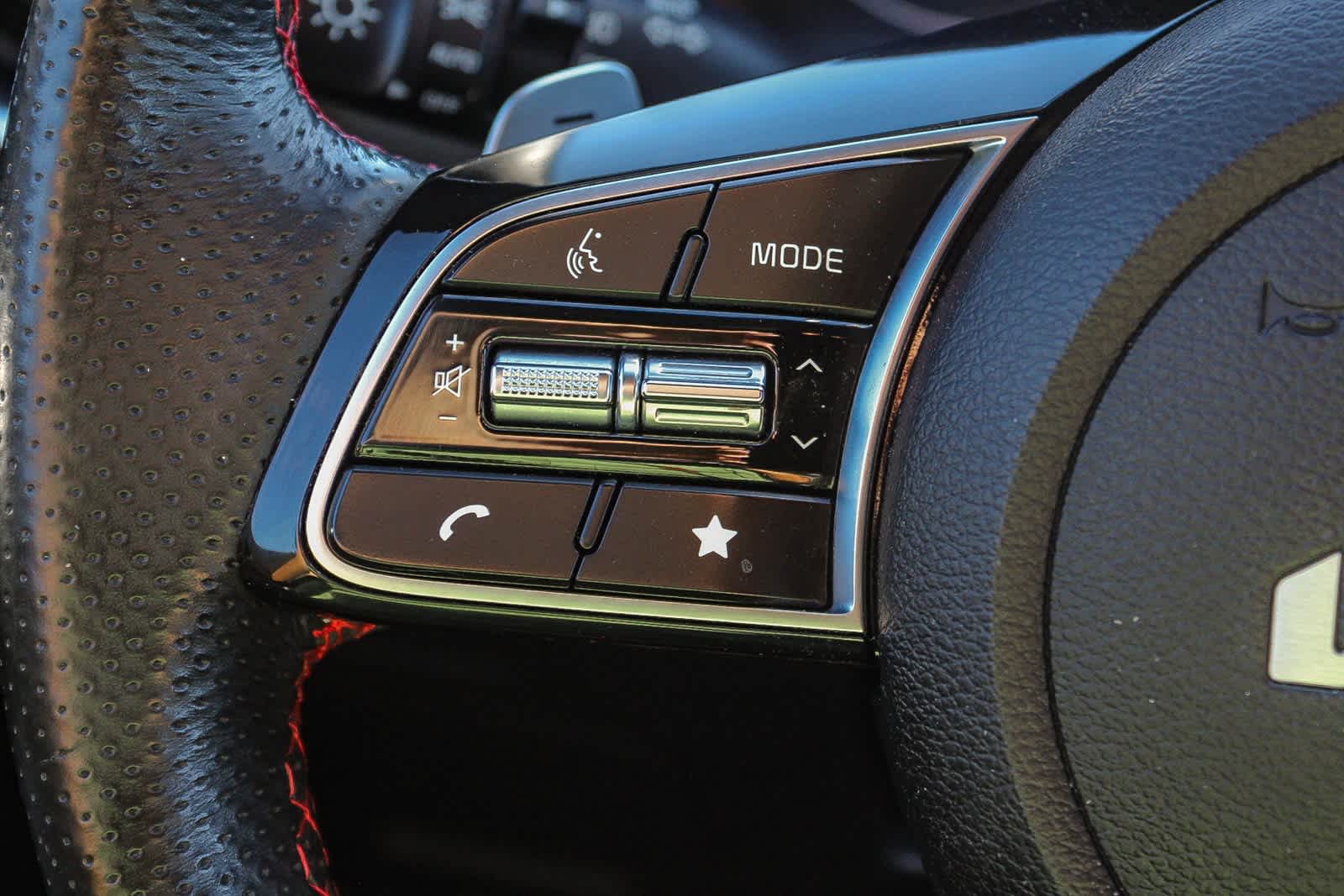 Thumbnail: 2023 Kia Forte - 33