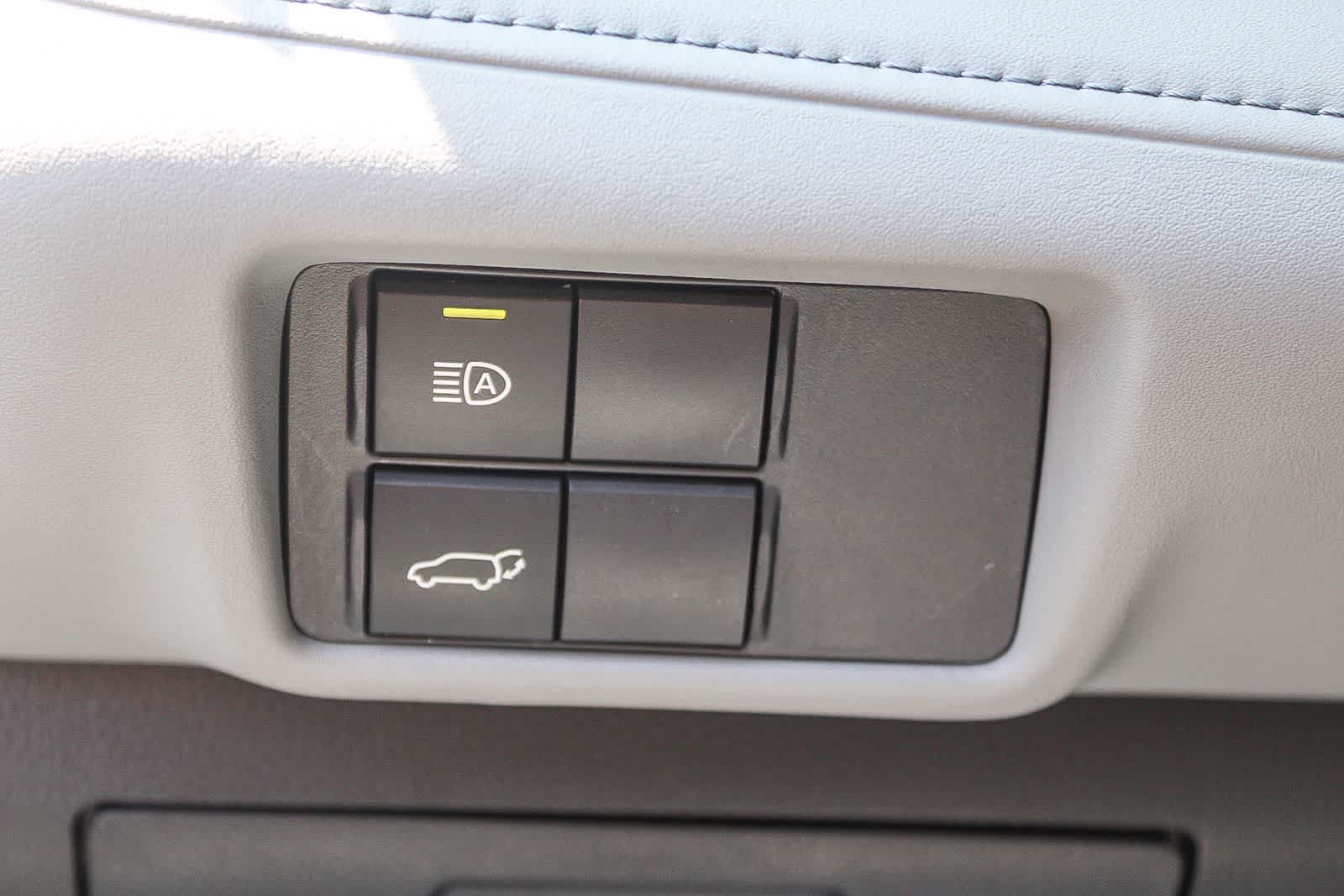 Thumbnail: 2021 Toyota Highlander - 29