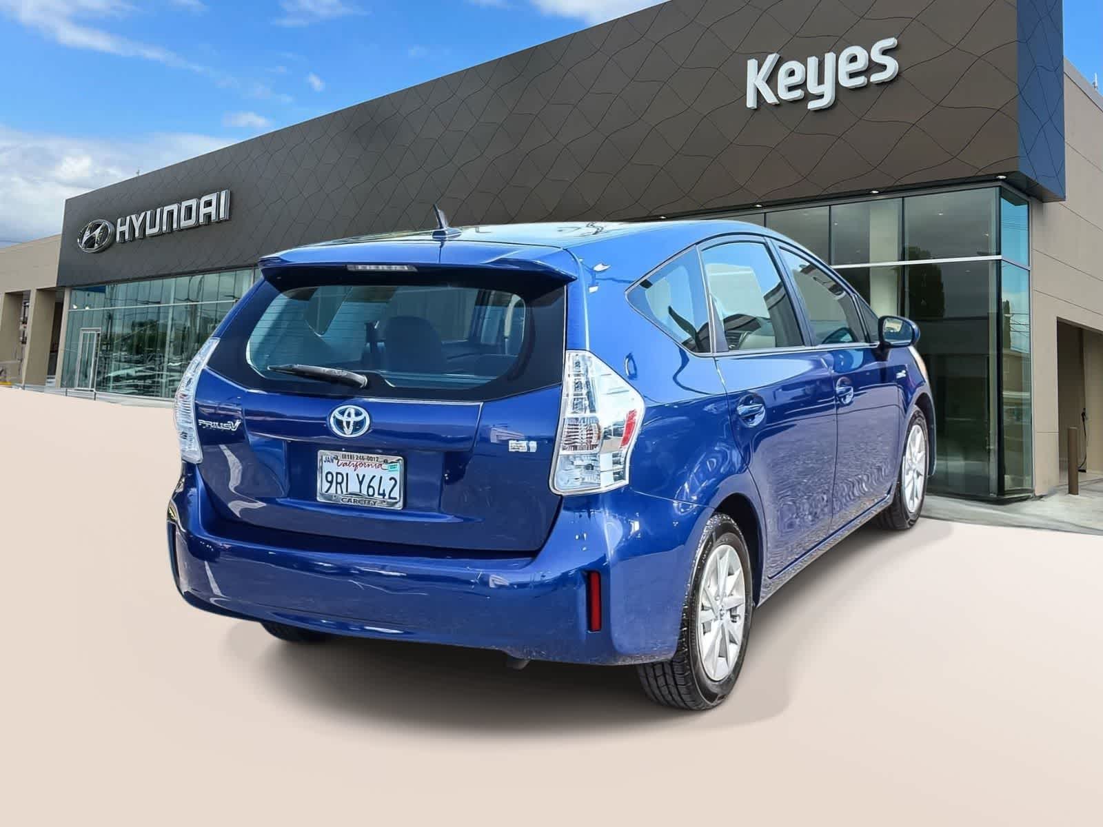 Thumbnail: 2012 Toyota Prius v - 4