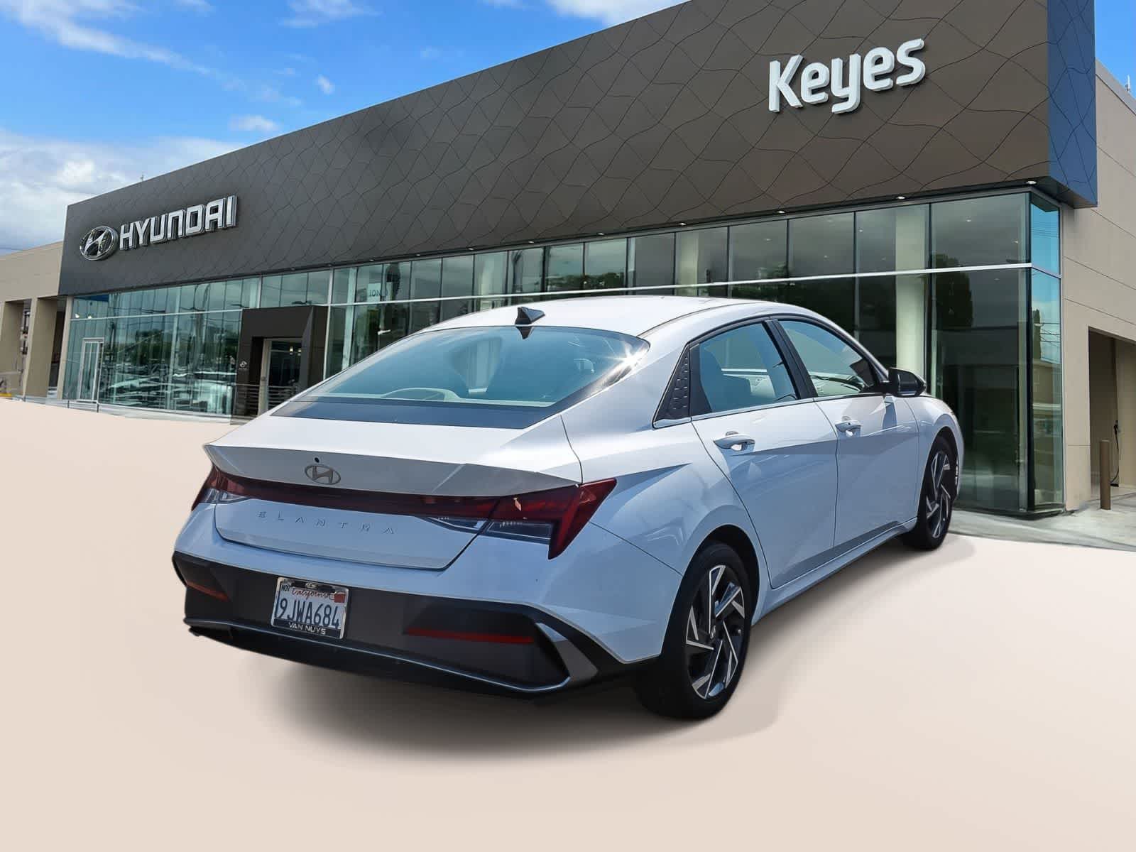 Thumbnail: 2024 Hyundai Elantra - 4
