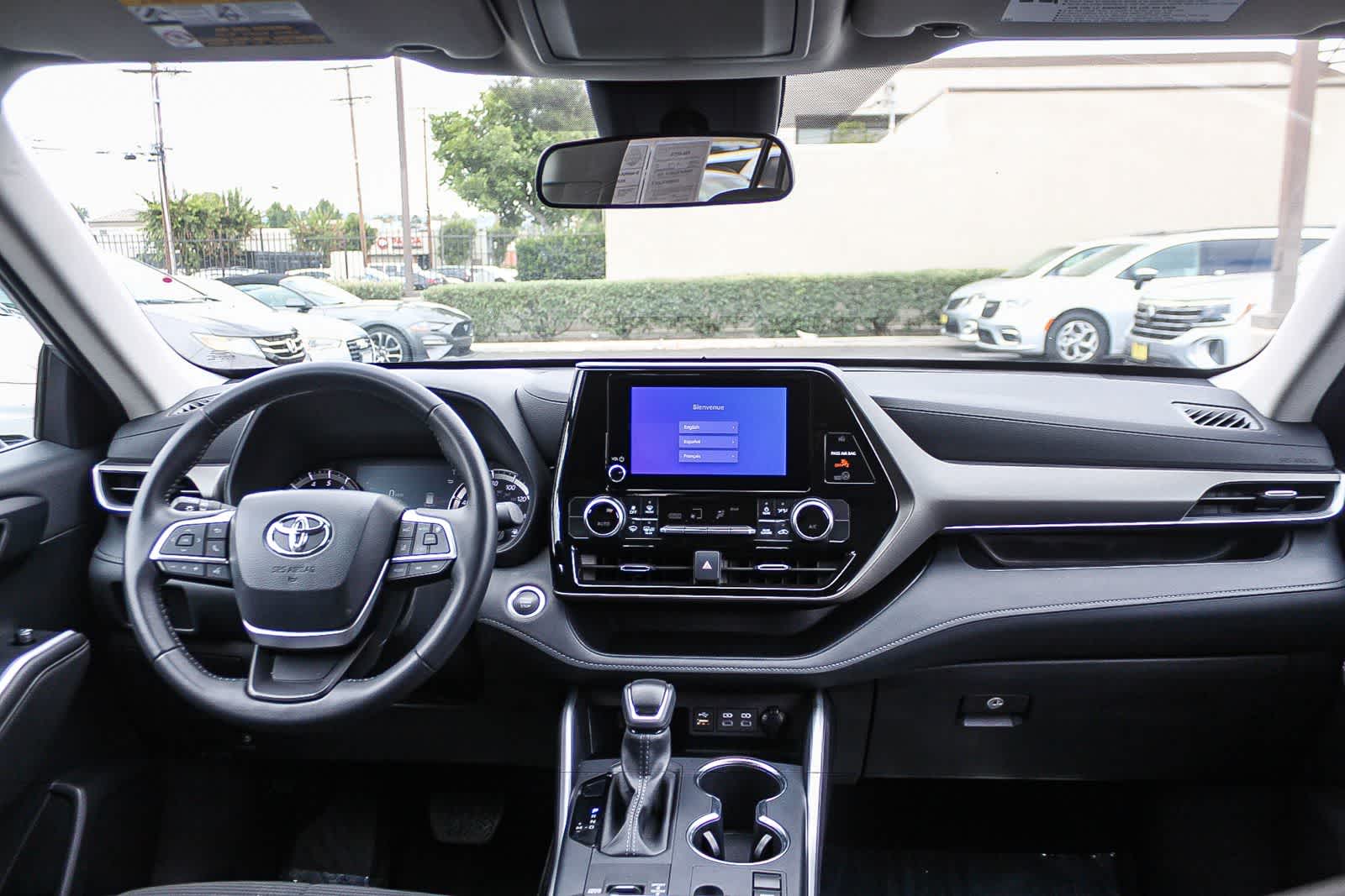 Thumbnail: 2025 Toyota Highlander - 16