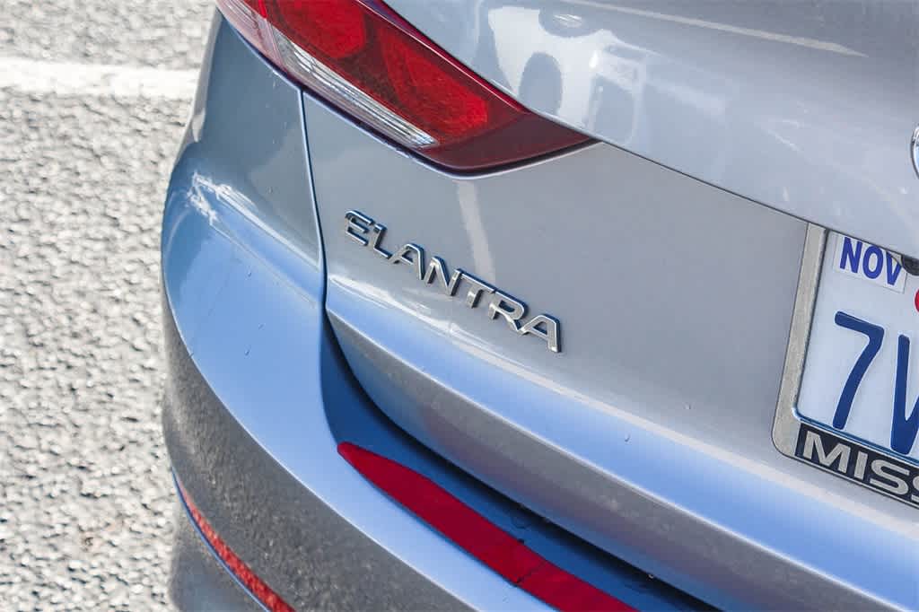 Thumbnail: 2017 Hyundai Elantra - 9