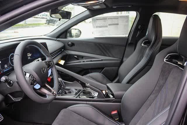 2025 Hyundai Elantra SE 19