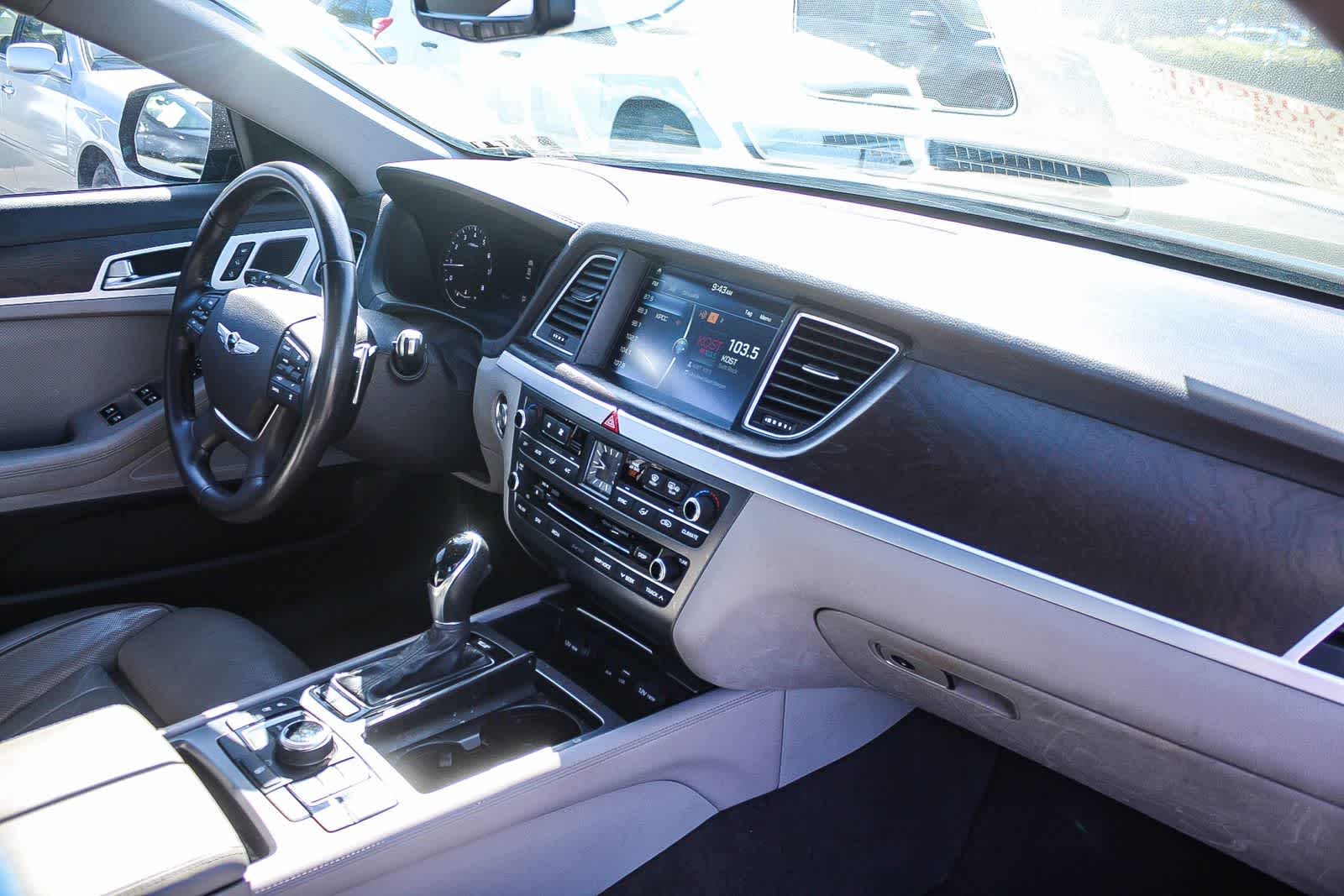 Thumbnail: 2017 Genesis G80 - 23