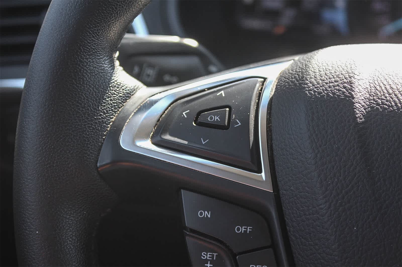 Thumbnail: 2022 Ford Edge - 32