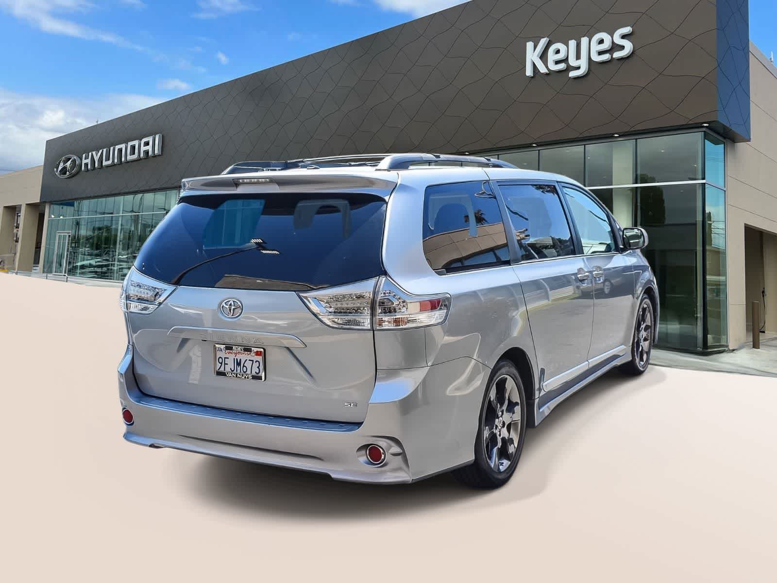 Thumbnail: 2011 Toyota Sienna - 4