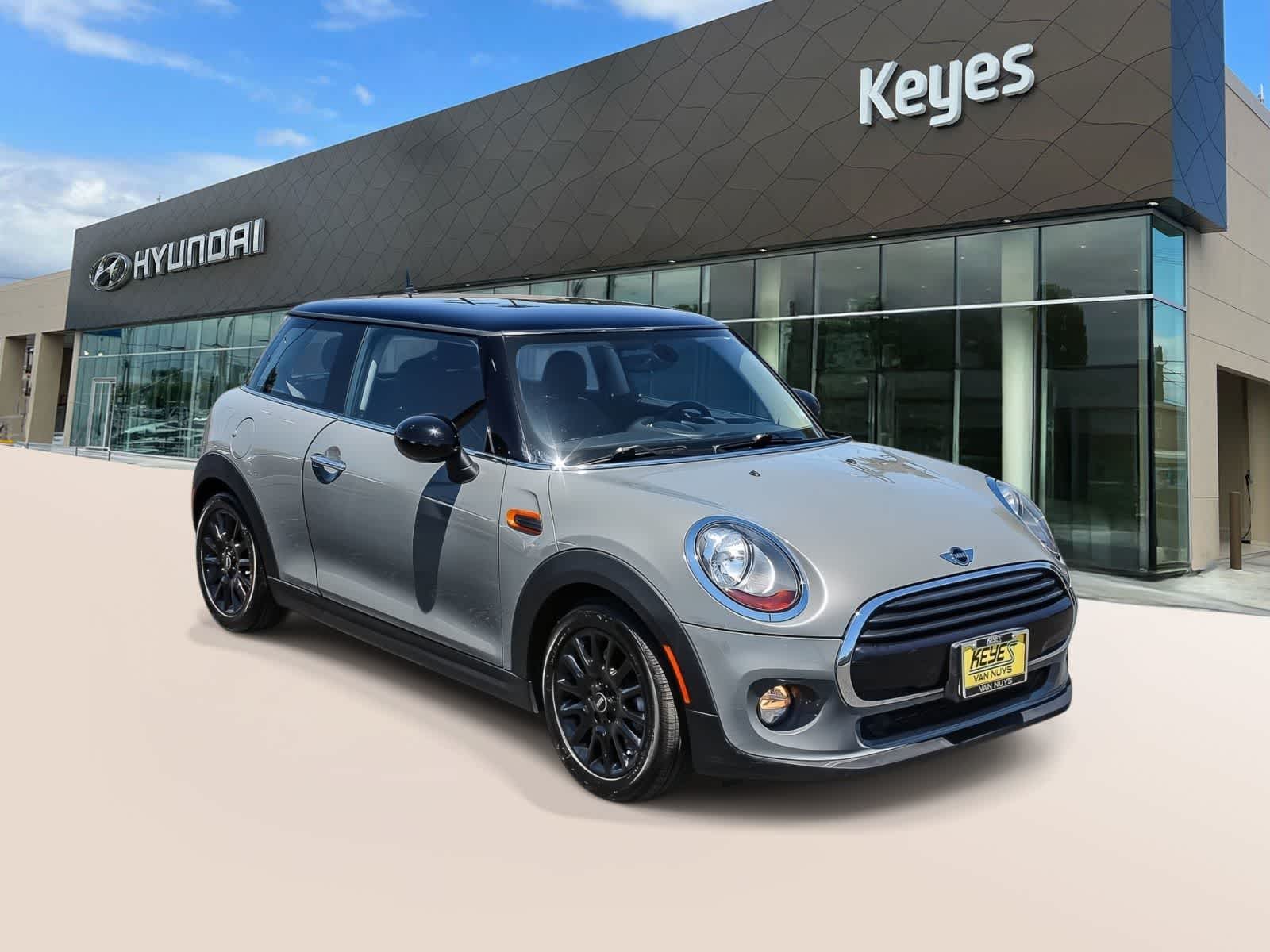 Thumbnail: 2017 MINI Cooper Hardtop - 3