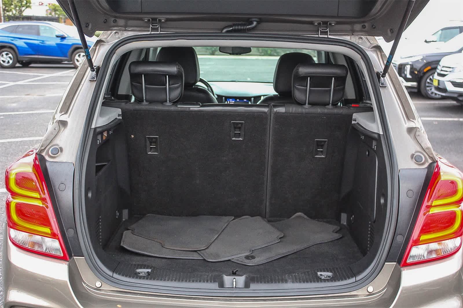 Thumbnail: 2022 Chevrolet Trax - 36