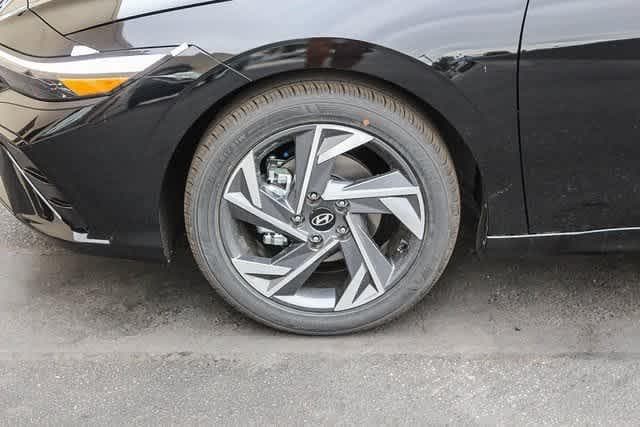 Thumbnail: 2025 Hyundai Elantra - 9