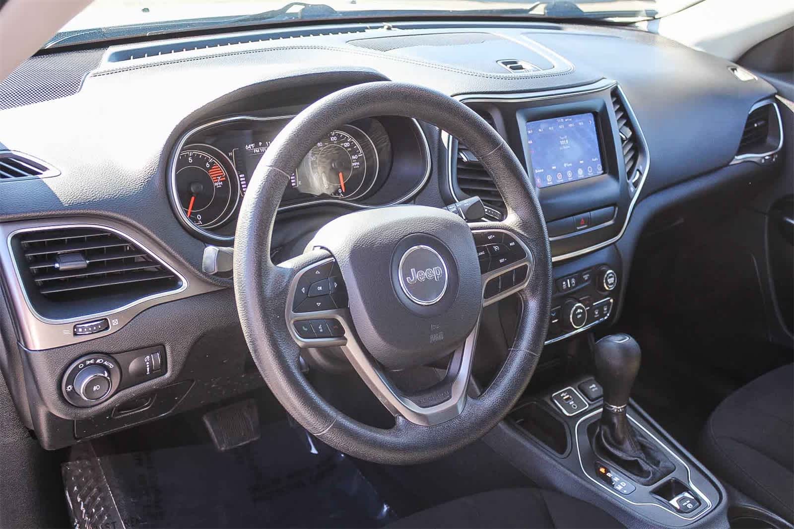 Thumbnail: 2019 Jeep Cherokee - 23