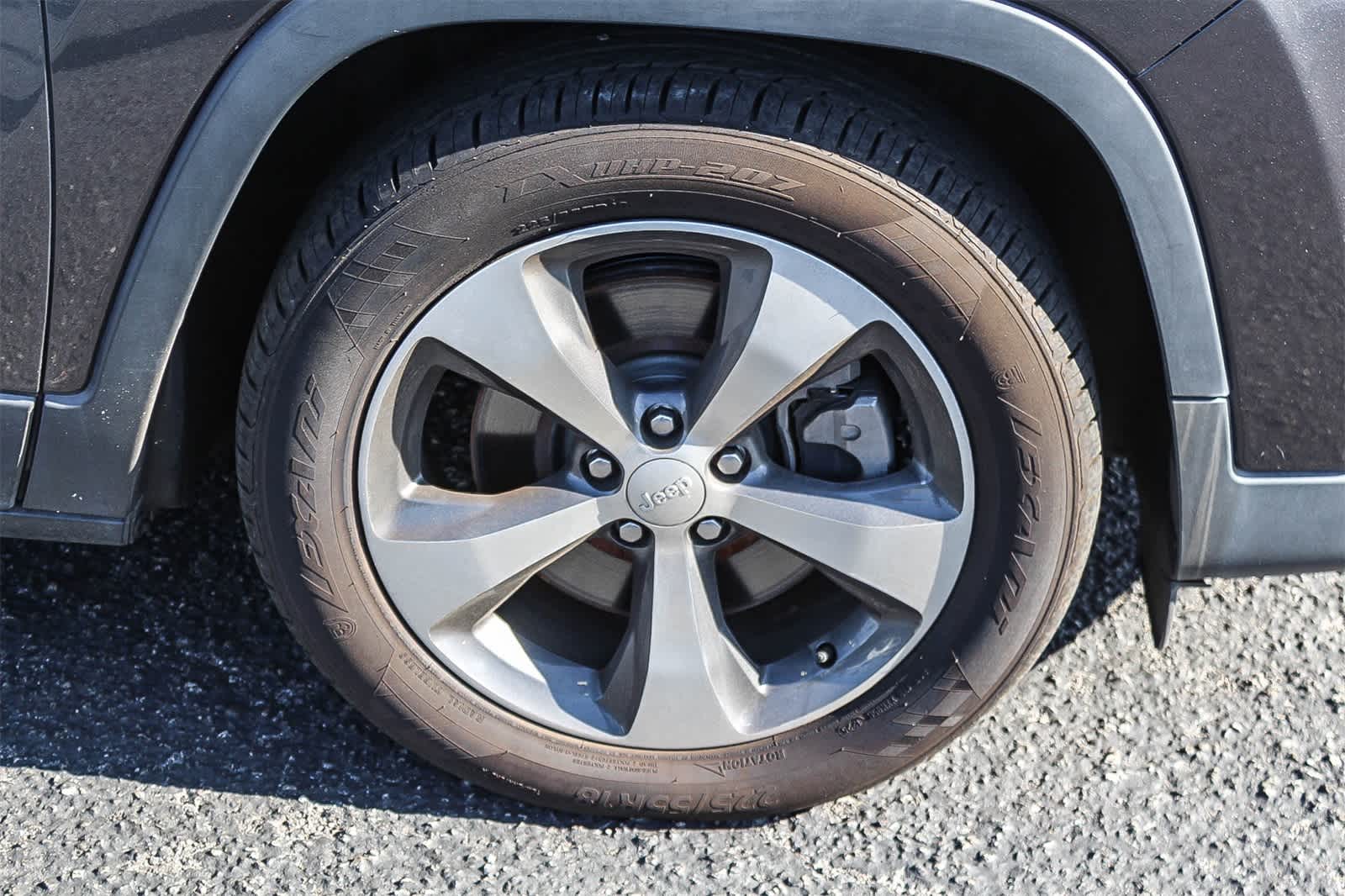 Thumbnail: 2019 Jeep Cherokee - 13