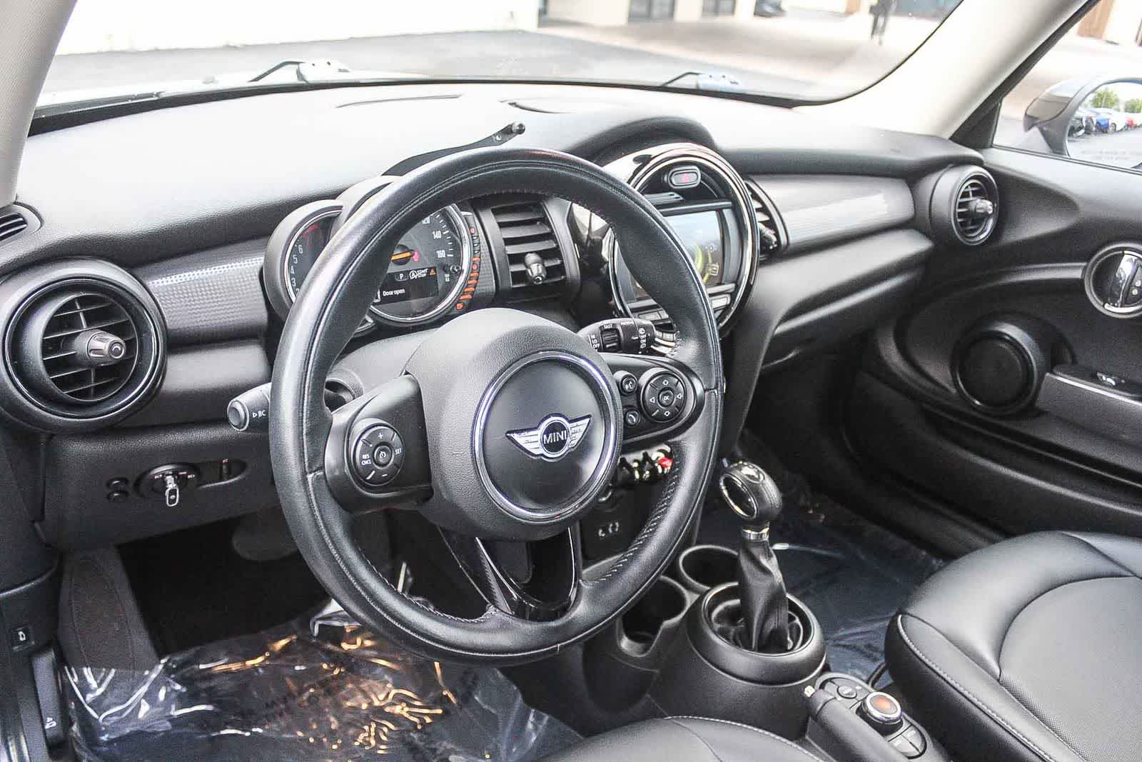 Thumbnail: 2017 MINI Cooper Hardtop - 22