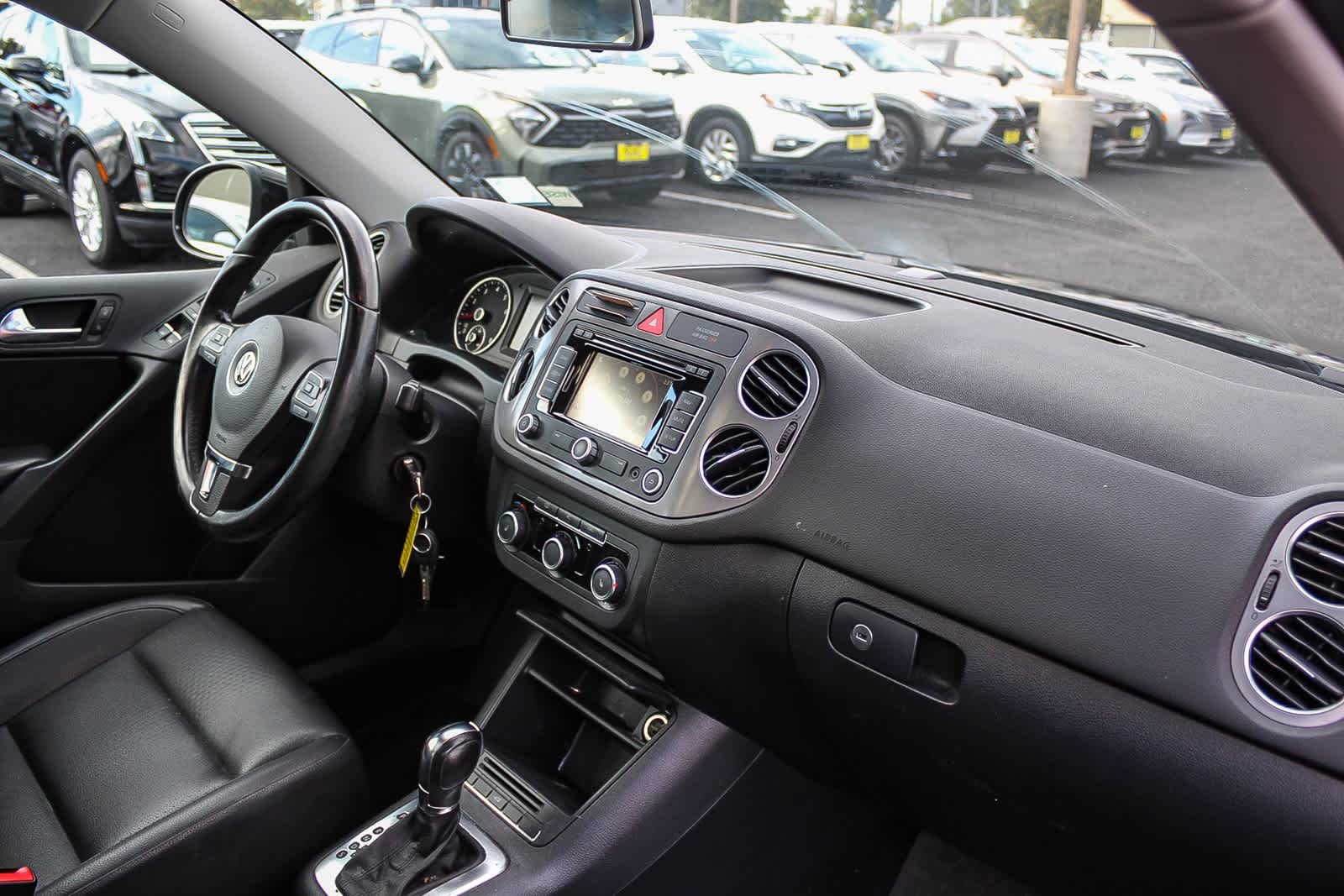 Thumbnail: 2011 Volkswagen Tiguan - 23