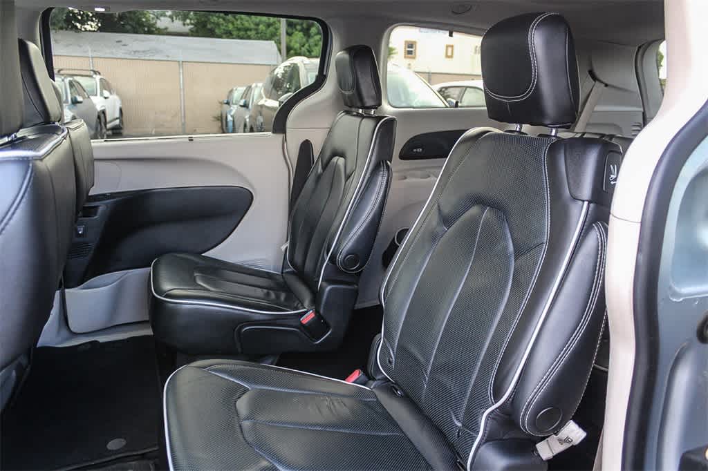 Thumbnail: 2023 Chrysler Pacifica - 18