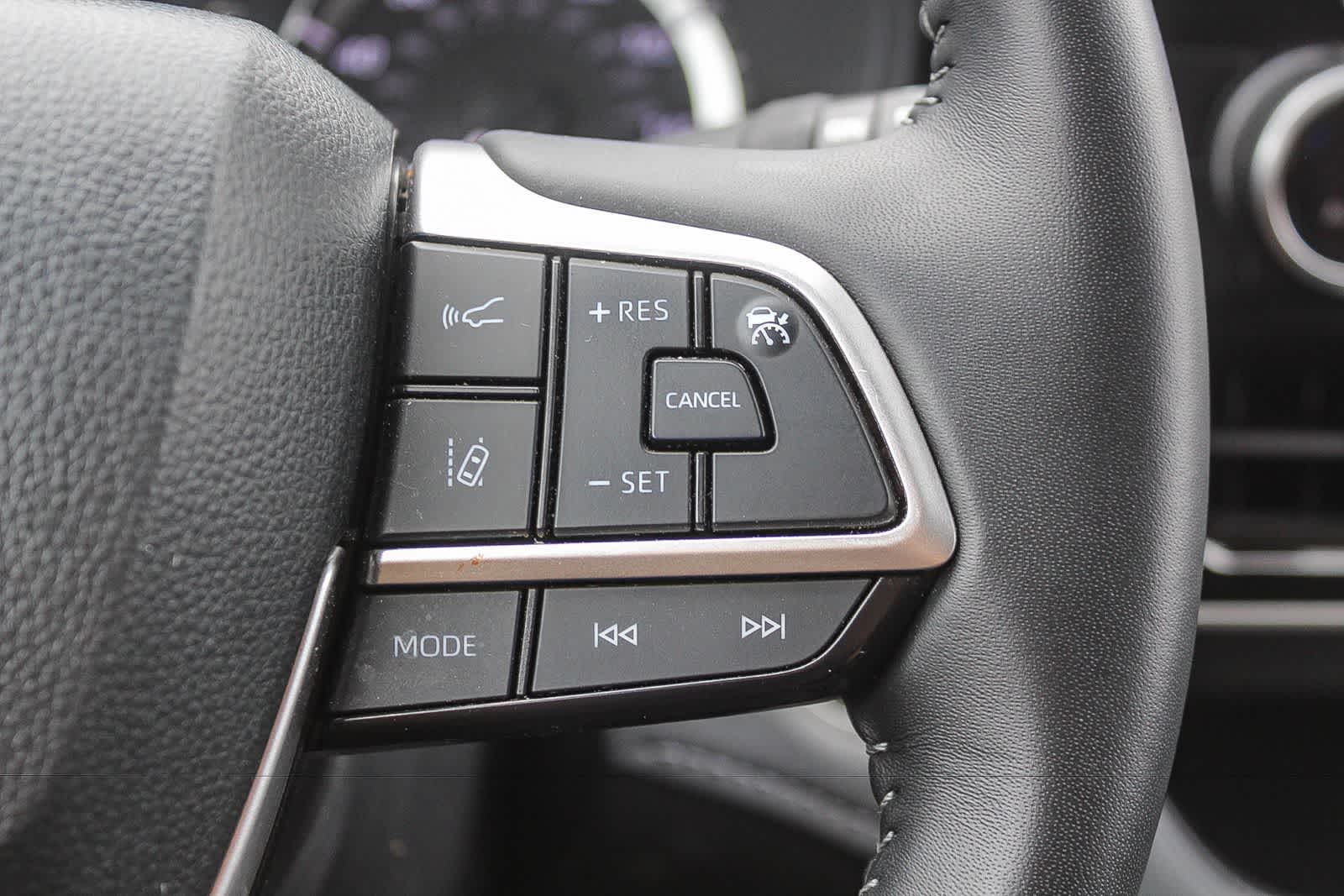 Thumbnail: 2025 Toyota Highlander - 32