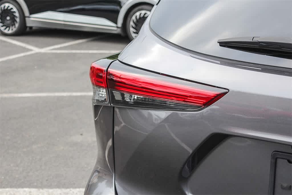 Thumbnail: 2022 Toyota Highlander - 7