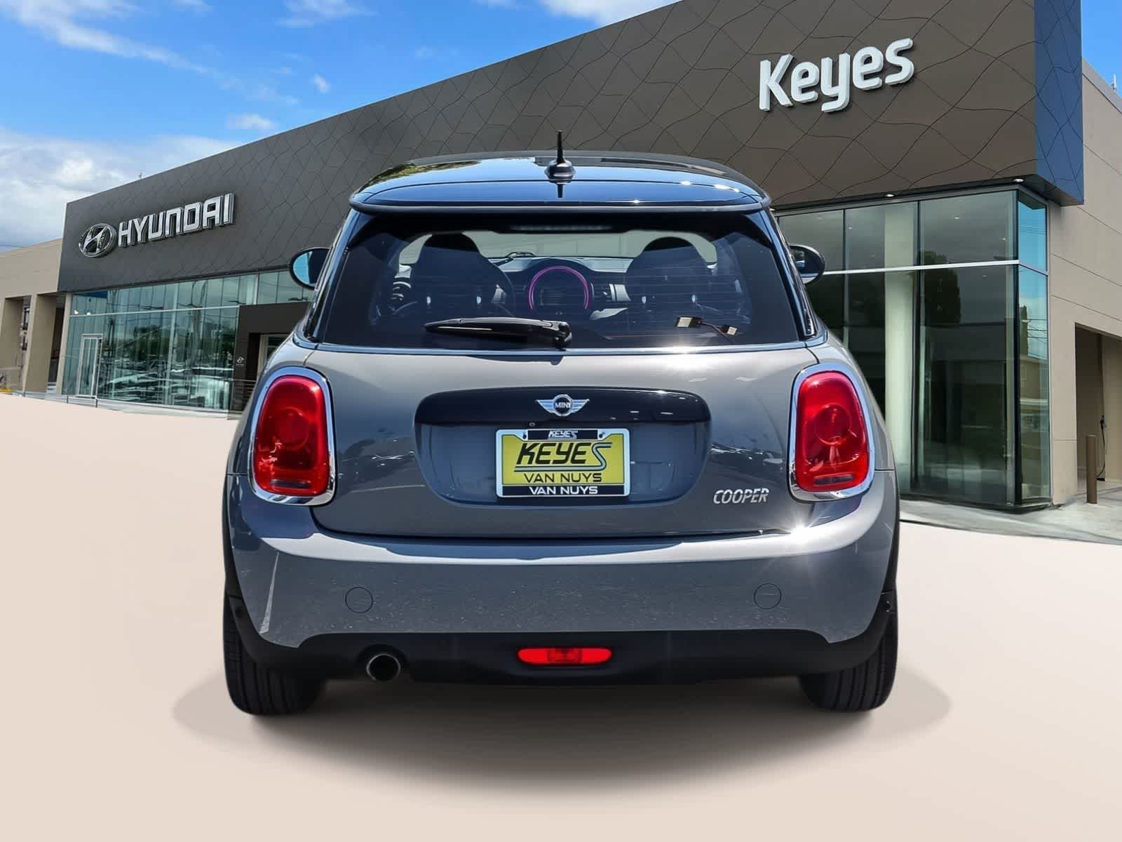 Thumbnail: 2017 MINI Cooper Hardtop - 6