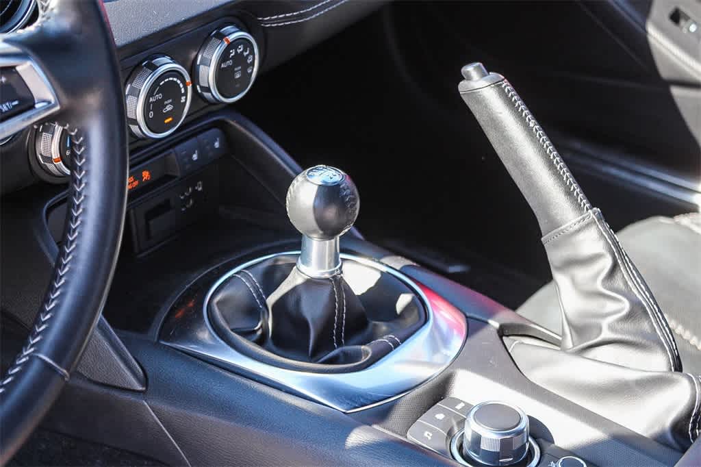 Thumbnail: 2022 Mazda MX-5 Miata - 21