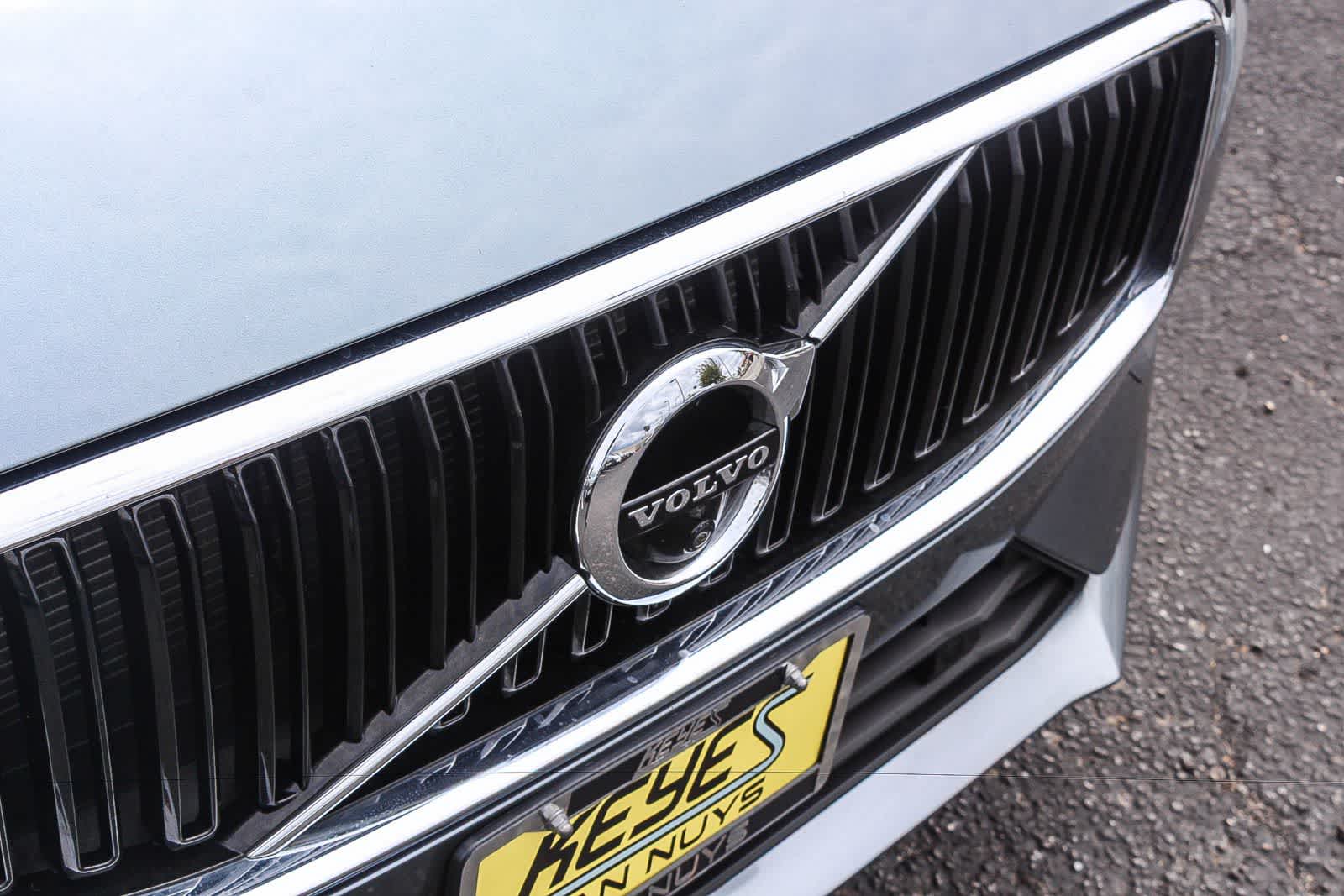 Thumbnail: 2018 Volvo XC60 - 16