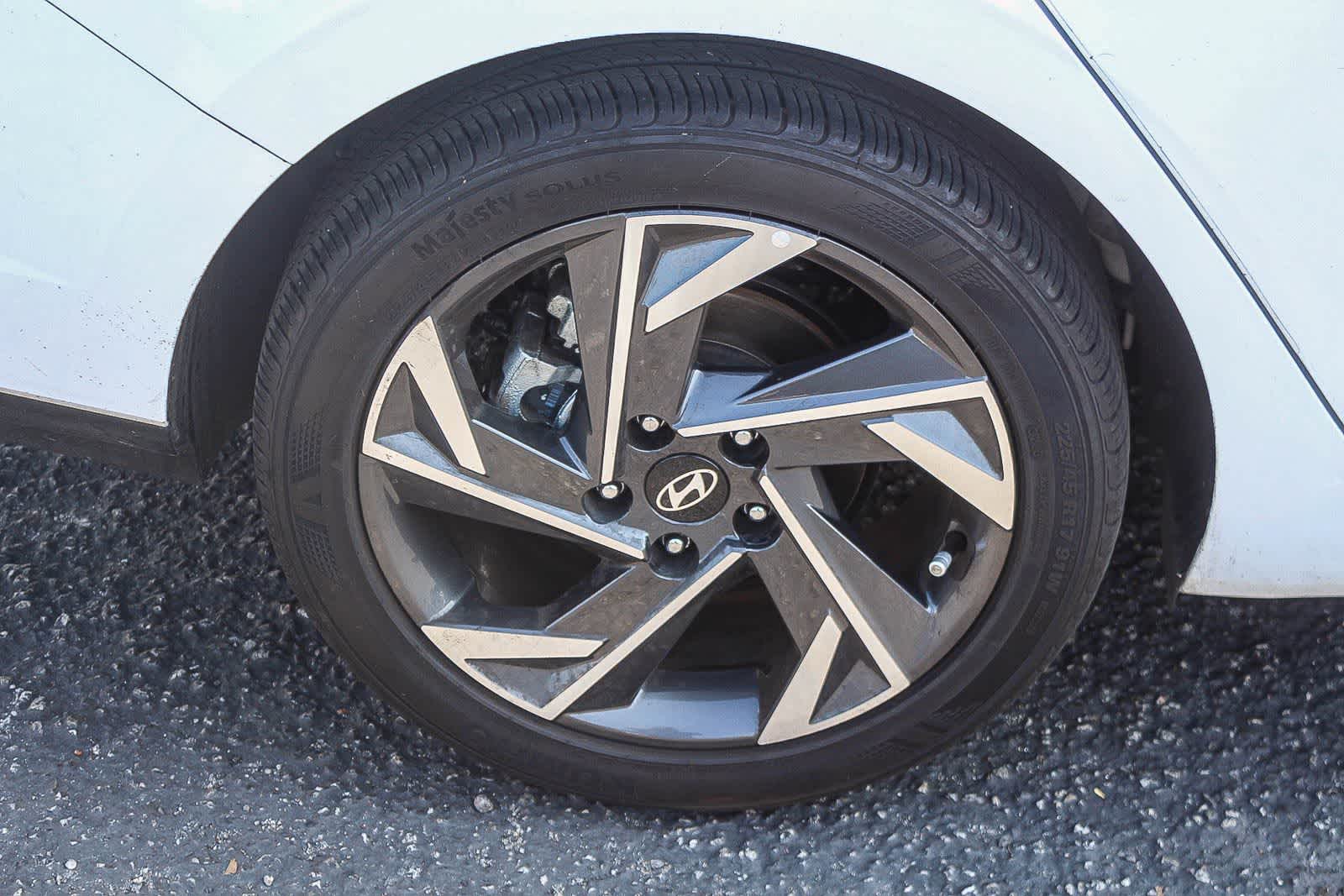 Thumbnail: 2024 Hyundai Elantra - 11