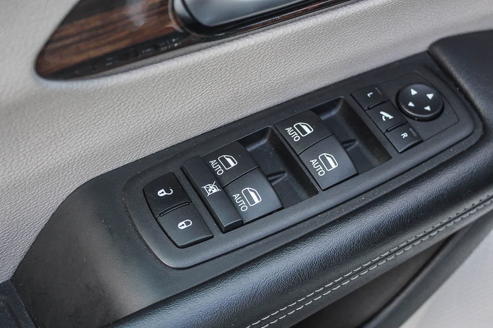 Thumbnail: 2023 Chrysler Pacifica - 28