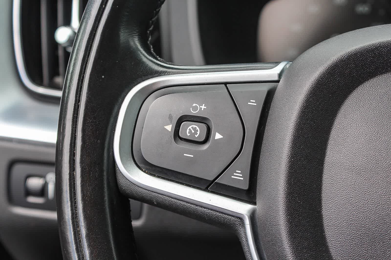 Thumbnail: 2018 Volvo XC60 - 32