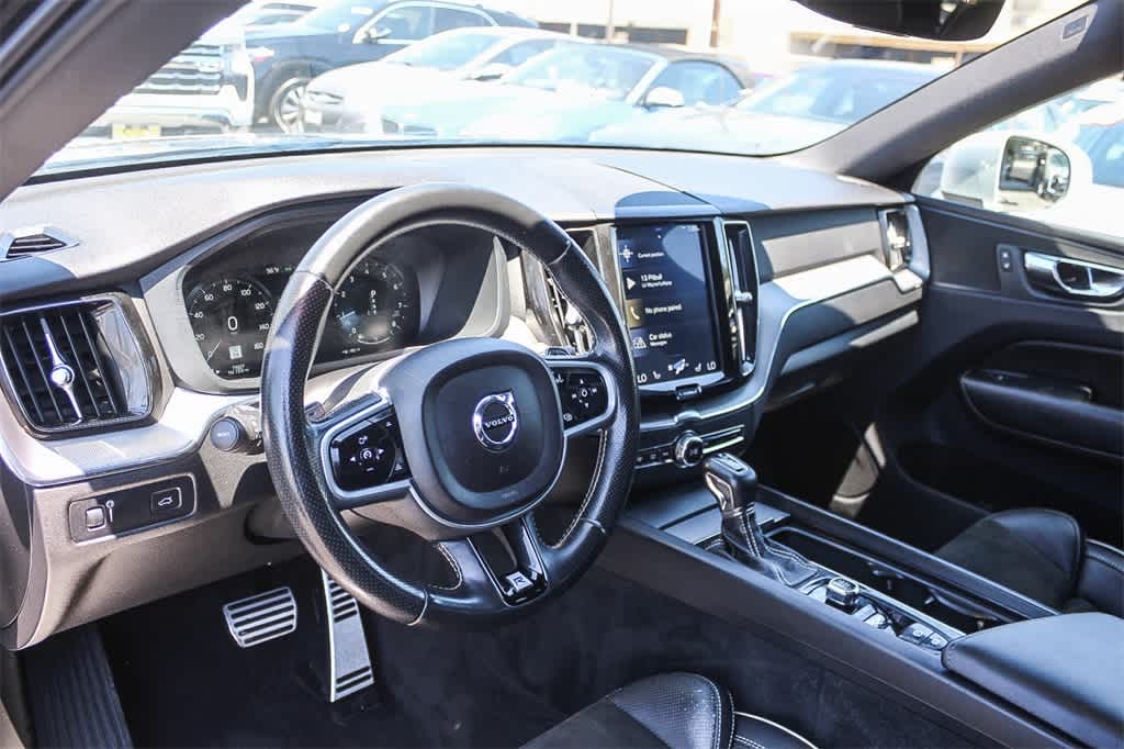 Thumbnail: 2018 Volvo XC60 - 17