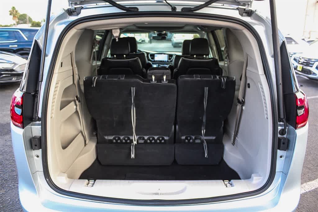 Thumbnail: 2023 Chrysler Pacifica - 25