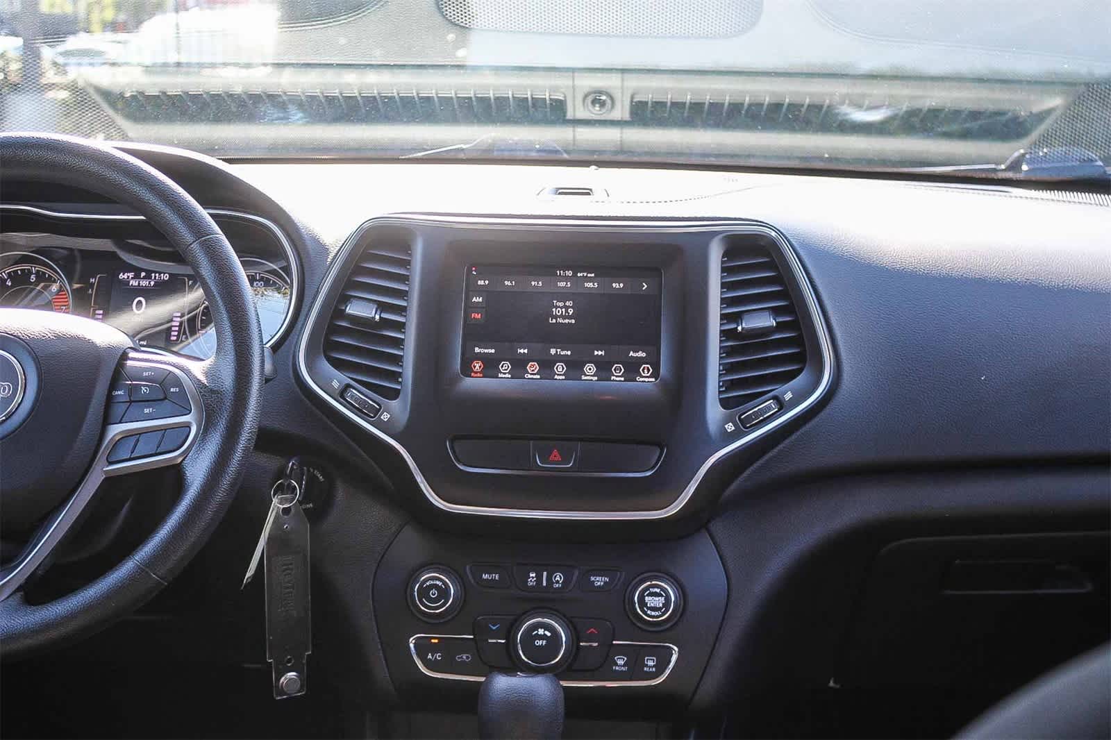 Thumbnail: 2019 Jeep Cherokee - 18