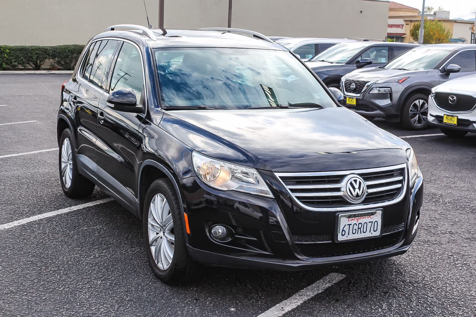 Thumbnail: 2011 Volkswagen Tiguan - 3