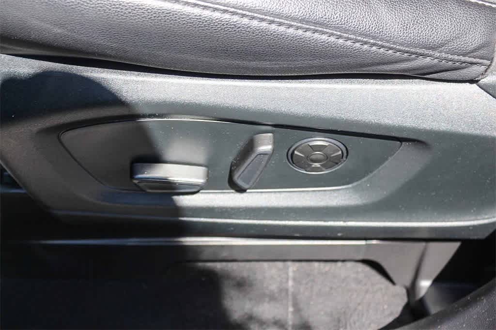 Thumbnail: 2022 Ford Explorer - 26