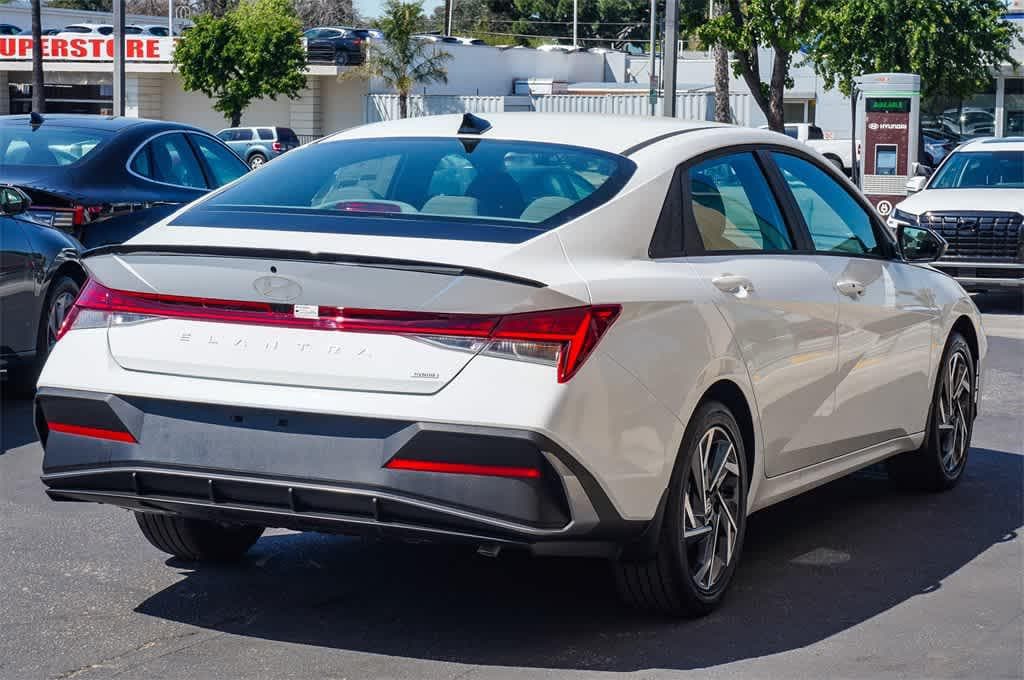 Thumbnail: 2025 Hyundai Elantra - 4