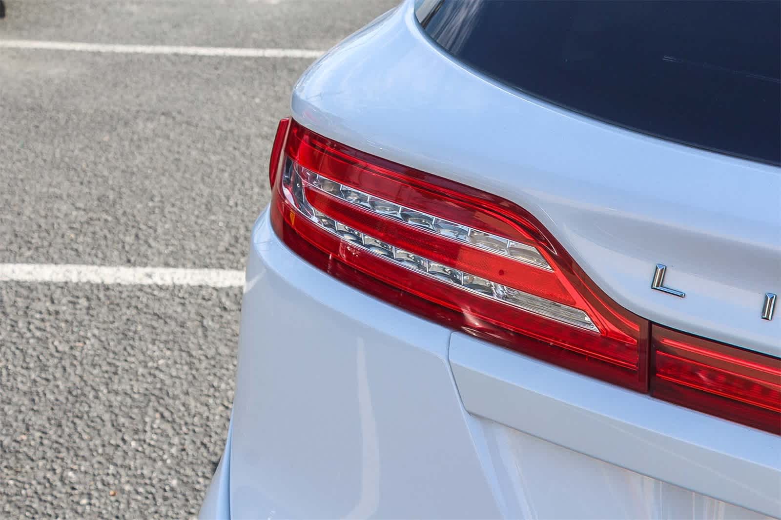 Thumbnail: 2015 Lincoln MKC - 8