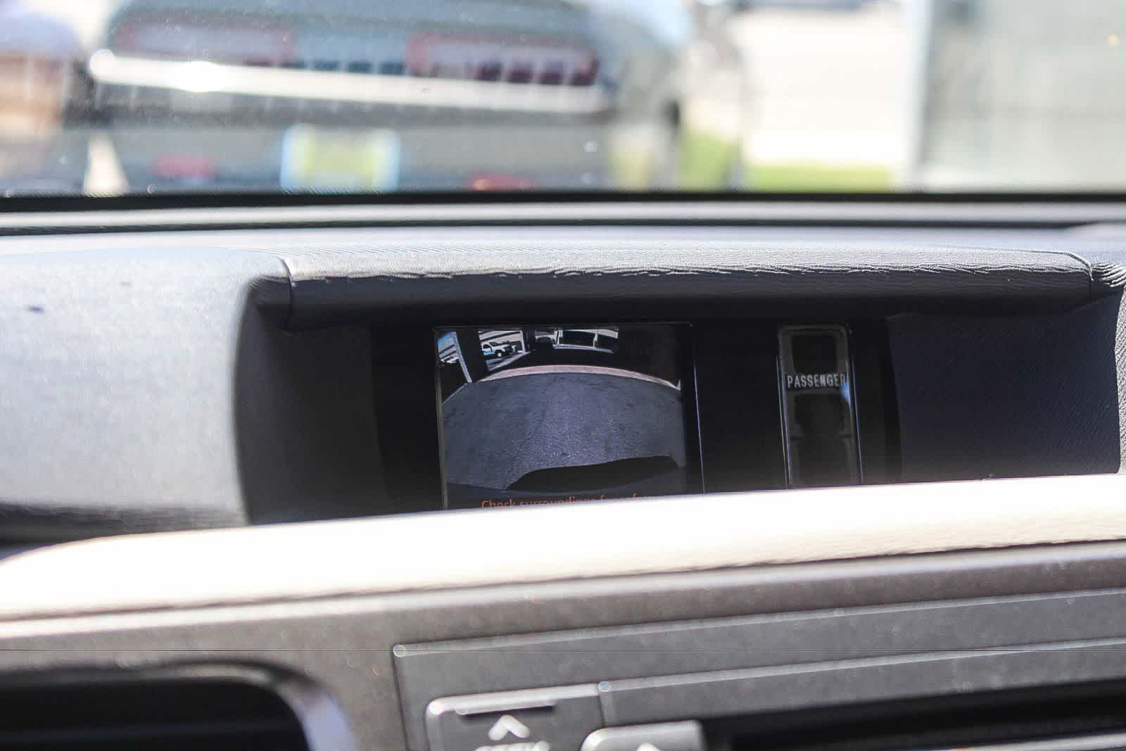 Thumbnail: 2011 Toyota Sienna - 31