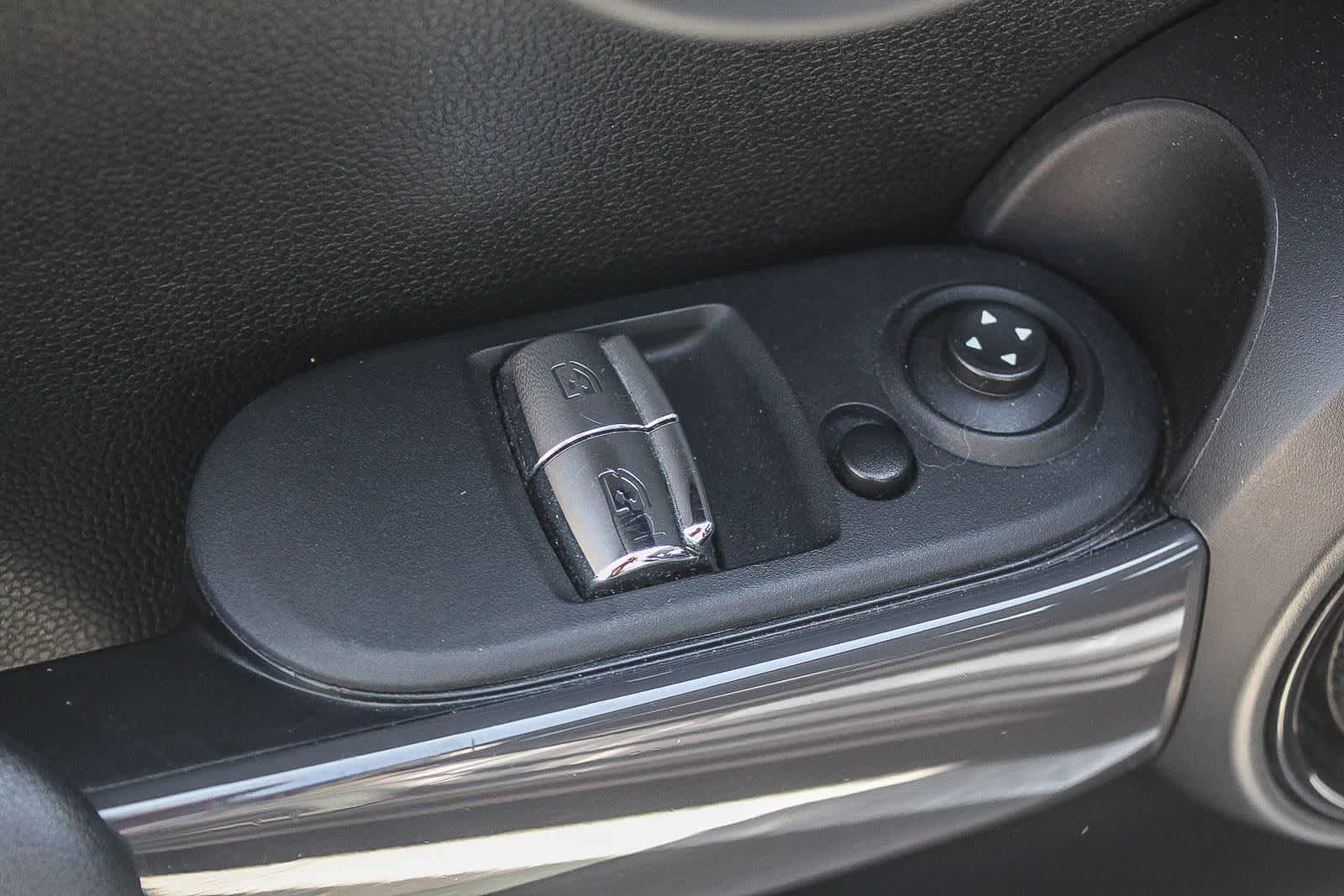 Thumbnail: 2017 MINI Cooper Hardtop - 26