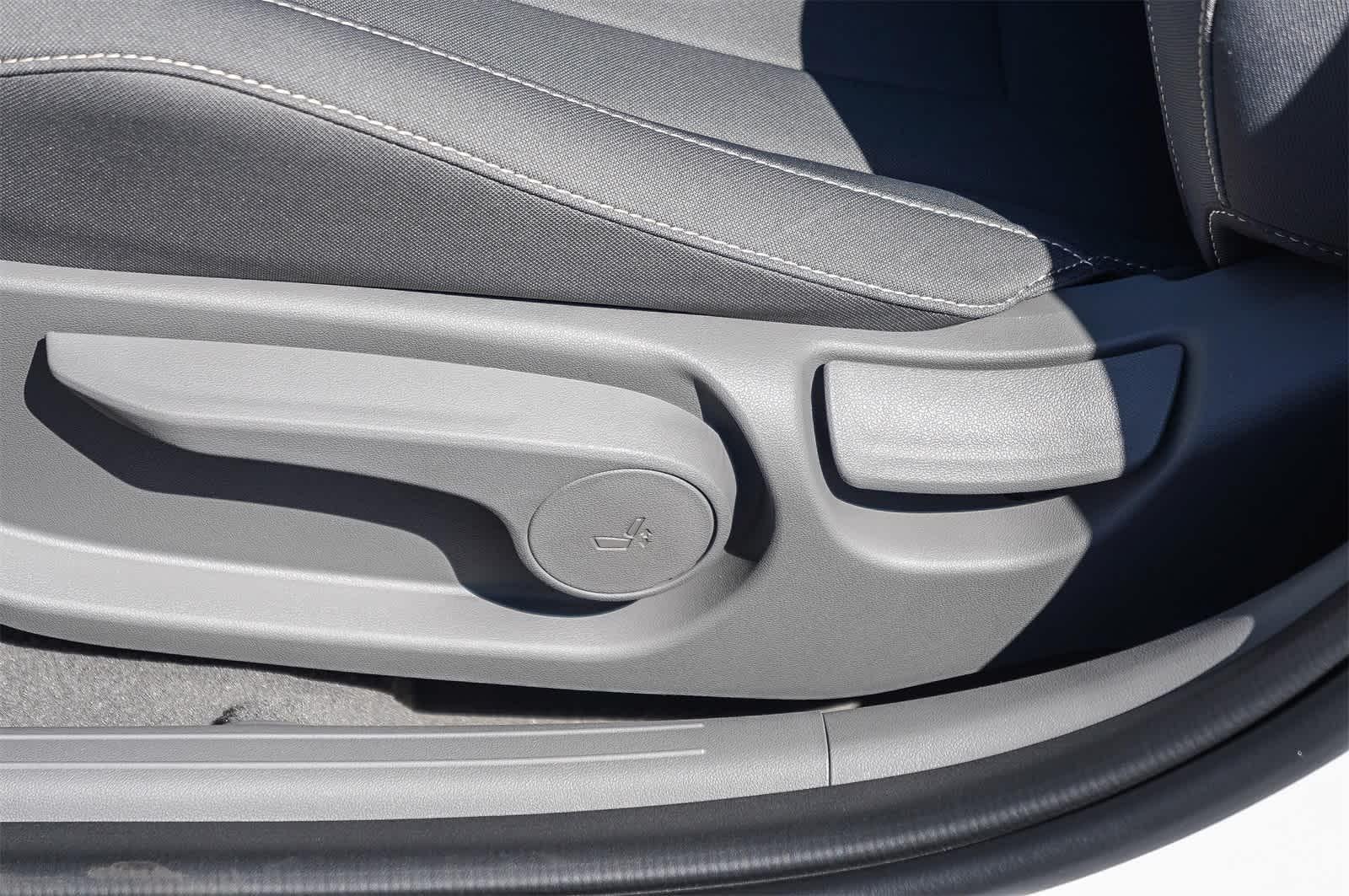 Thumbnail: 2025 Hyundai Elantra - 31