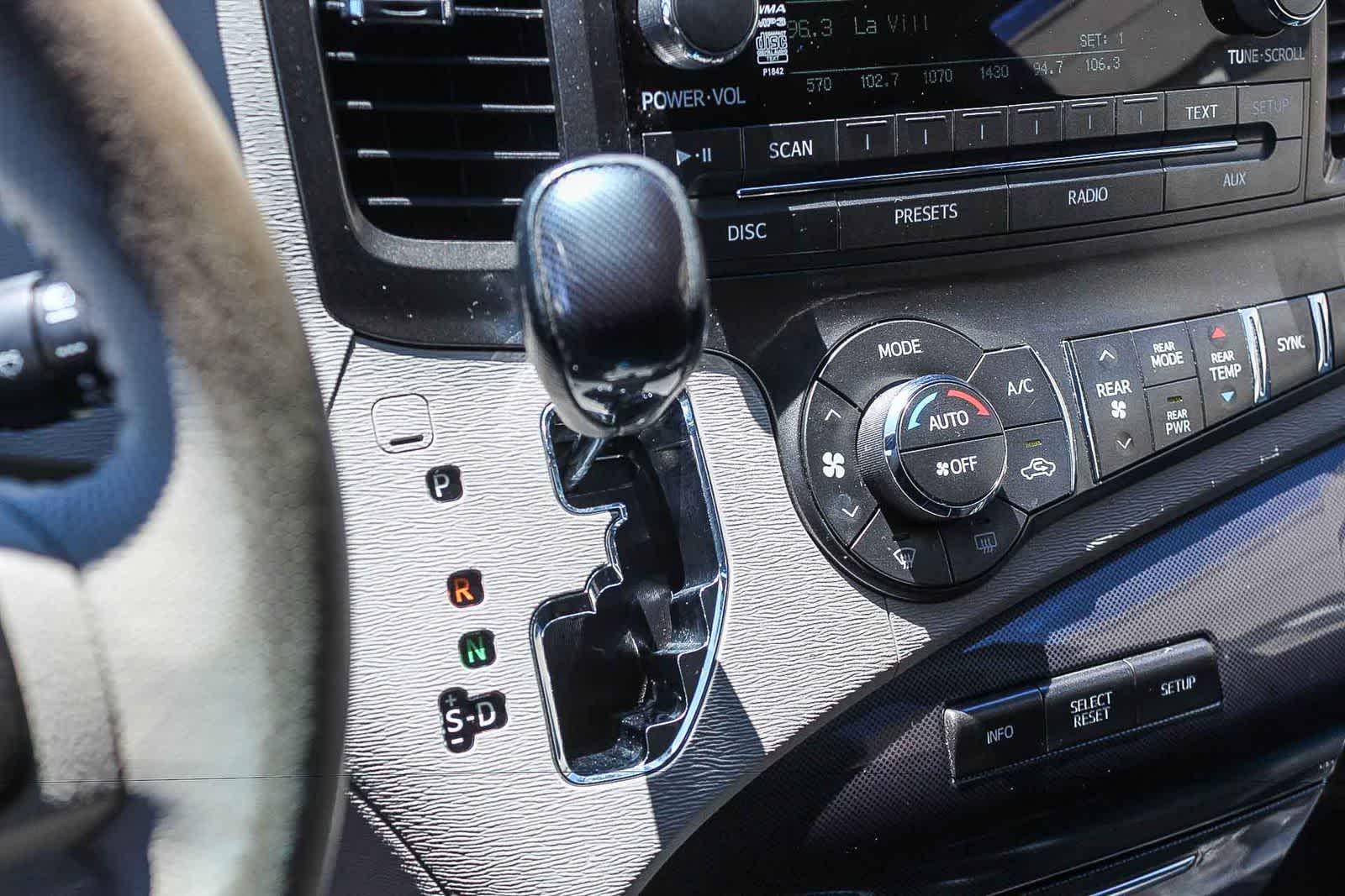 Thumbnail: 2011 Toyota Sienna - 22